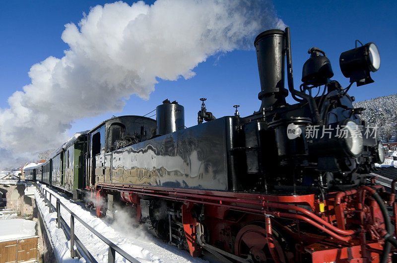 怀旧蒸汽火车，Weißeritztalbahn在德国(Schmiedeberg, Ore Mountains)